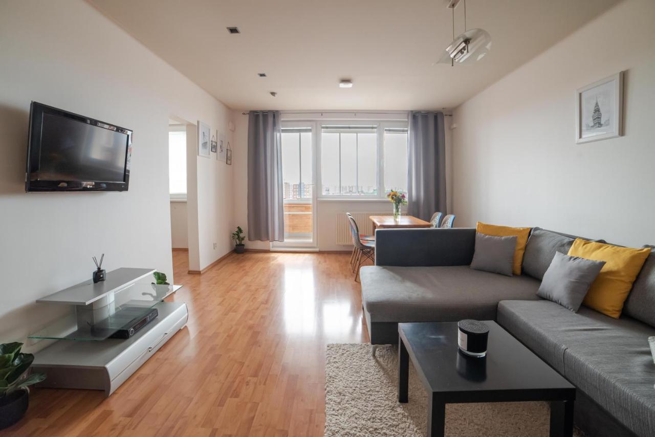 Strawberry Apartment Bratislava Ngoại thất bức ảnh