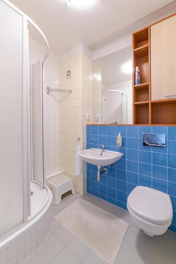 Strawberry Apartment Bratislava Ngoại thất bức ảnh