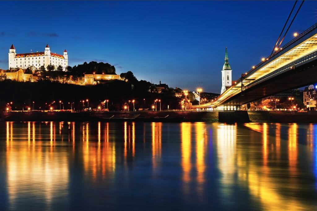 Strawberry Apartment Bratislava Ngoại thất bức ảnh