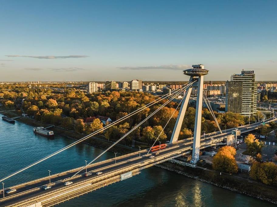 Strawberry Apartment Bratislava Ngoại thất bức ảnh